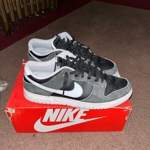 in the original packaging (such as the original box or bag)Nike animal pack dunk